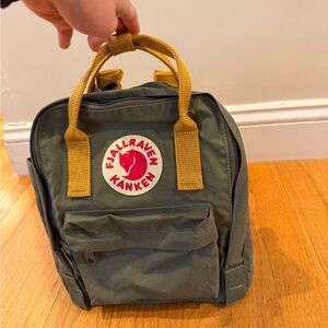 FJALLRAVEN Kånken kid youth Mini Backpack  military green